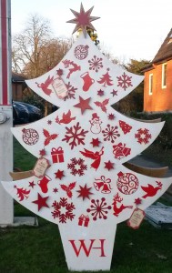 Woolmer Hill Tree outside Haslewey